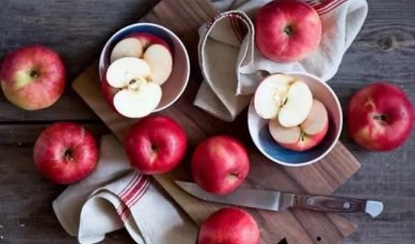 苹果的皮含有大部分营养成分