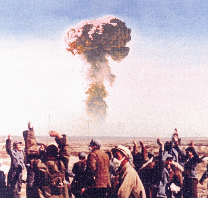 第一颗原子弹爆炸图