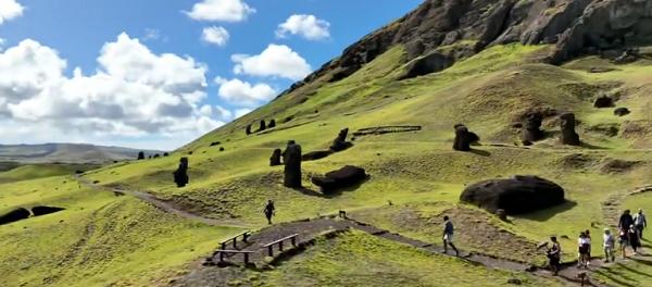 拉帕努伊岛新的巨型石首
