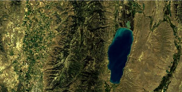 显示红色、绿色和蓝色光谱波段以显示 QGIS 的真彩色图像